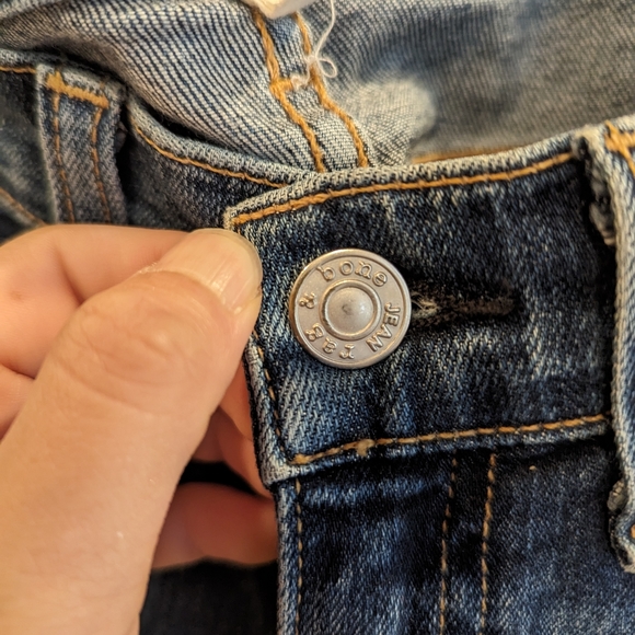 Rag & Bone Mid-Rise Capri Jeans with Asymmetrical Raw Hem - Picture 5 of 6